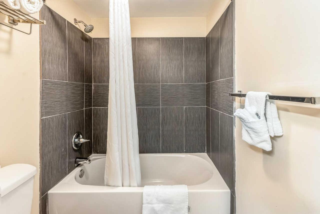Econo Hotel