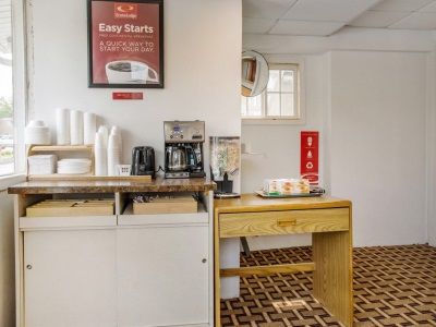 Econo Hotel